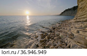 Закат на Черном море. Солнце садится в воду. Sunset on the Black Sea. The sun sets in the water. Стоковое видео, видеограф Евгений Романов / Фотобанк Лори