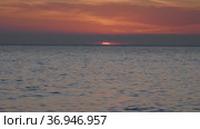 Закат на Черном море. Солнце садится в воду. Sunset on the Black Sea. The sun sets in the water. Стоковое видео, видеограф Евгений Романов / Фотобанк Лори