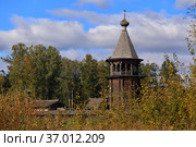 Шатровая колокольня в парковом комплексе "Усадьба Богословка" (2021 год). Редакционное фото, фотограф Роман Рожков / Фотобанк Лори
