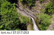 Кавказские горы. Река Дикарка и Змейковские водопады. Вид с воздуха. Caucasus Mountains. Dikarka River and the Zmeykovsky waterfalls. Aerial view. Стоковое видео, видеограф Евгений Романов / Фотобанк Лори