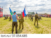 Russia, Samara, June 2019: Soldiers of paratroopers perform demonstration exercises for spectators of the race of heroes. Text in Russian: Declaration of an individual. Редакционное фото, фотограф Акиньшин Владимир / Фотобанк Лори