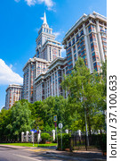 ЖК «Триумф Палас». Чапаевский переулок, дом 3. Летний день. Москва (2021 год). Редакционное фото, фотограф E. O. / Фотобанк Лори