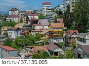 Сочи, городская застройка, вид с Верещагинского (Светлановского) моста (2021 год). Стоковое фото, фотограф glokaya_kuzdra / Фотобанк Лори
