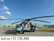 Многоцелевой ударный вертолёт Ми-35М на Международном авиационно-космическом салоне МАКС-2021 в Жуковском, Россия. Редакционное фото, фотограф Free Wind / Фотобанк Лори
