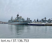 Корабль измерительного комплекса "Маршал Крылов" Катер Командующего Тихоокеанского Флота КСВ-356' 'Ураган' в порту Владивостока (2021 год). Редакционное фото, фотограф Овчинникова Ирина / Фотобанк Лори