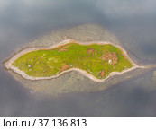Небольшой остров в Белом море. Соловецкий архипелаг. Острова корги и луды (2020 год). Стоковое фото, фотограф Яковлев Сергей / Фотобанк Лори
