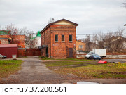Меленький дом на Советской улице, 10а. Рыбинск. Ярославская область (2021 год). Редакционное фото, фотограф Сергей Афанасьев / Фотобанк Лори