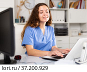 Woman therapist working with case histories at her workplace. Стоковое фото, фотограф Яков Филимонов / Фотобанк Лори
