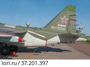 Российский и советский бронированный военный дозвуковой самолёт-штурмовик Су-25СМ3 "Супер грач" Frogfoot на Международном авиасалоне МАКС-2019 в Жуковском, Россия, вид на хвост. Редакционное фото, фотограф Малышев Андрей / Фотобанк Лори