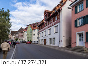 Юберлинген, Германия. Красивая старая улица (2017 год). Редакционное фото, фотограф Rokhin Valery / Фотобанк Лори