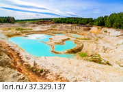 beautiful turquoise color of water in a kaolin quarry near the city of Kyshtym, Chelyabinsk region in Russia. Стоковое фото, фотограф Акиньшин Владимир / Фотобанк Лори
