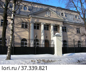 Вилла Н. П. Рябушинского "Черный лебедь" (1908 года постройки, архитекторы В. Д. Адамович, В. М. Маята). Нарышкинская аллея, 5. Район Аэропорт. Город Москва (2013 год). Стоковое фото, фотограф lana1501 / Фотобанк Лори
