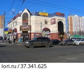 Торгово-развлекательный центр "ЩелчОк". Уральская улица, 1а. Район Гольяново. Город Москва (2013 год). Редакционное фото, фотограф lana1501 / Фотобанк Лори