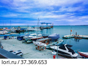 Sea berth in winter in cloudy weather in the evening (2014 год). Редакционное фото, фотограф Владимир Ушаров / Фотобанк Лори