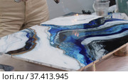 Using a burner to finalize the epoxy resin blue painting. Стоковое видео, видеограф Константин Шишкин / Фотобанк Лори