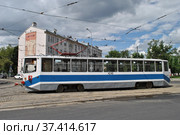 Трамвай на рейсе. Андроньевский проезд. Таганский район. Город Москва (2012 год). Редакционное фото, фотограф lana1501 / Фотобанк Лори