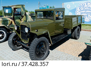 Россия, Сибирь,   Ханты-Мансийский автономный округ автономный округ-Югра, Сургут, университет, выставка техники  военных и послевоенных лет, автомобиль полуторка (2018 год). Стоковое фото, фотограф Александр Циликин / Фотобанк Лори