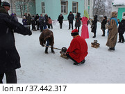 Проводы Масленицы в городе Александрове Владимирской области. Праздничные гуляния на территории музея "Особняк купца Первушина" (2018 год). Редакционное фото, фотограф Елена Орлова / Фотобанк Лори