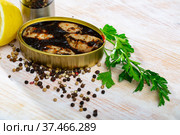 Chipirones in ink with herbs and lemon. Стоковое фото, фотограф Яков Филимонов / Фотобанк Лори