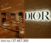 Пустой бутик Dior в ЦУМ (2022 год). Редакционное фото, фотограф Сайганов Александр / Фотобанк Лори