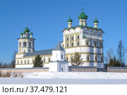 Церковь Иоанна Богослова с трапезной (1698г.) Николо-Вяжищского  женского монастыря солнечным мартовским днем. Вяжищи, Новгородская область. Россия (2022 год). Стоковое фото, фотограф Виктор Карасев / Фотобанк Лори
