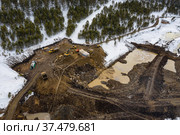 Горный Алтай. Участок добычи золота. Промывка золотоносной породы. Altai mountains. Gold mining site. Gold dredge. Стоковое фото, фотограф Евгений Романов / Фотобанк Лори