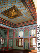 Bakhchisarai, central Crimea, August 2, 2012: Interior of second room of "Khan's Lodge" (Maksura) of Big Khan Mosque of 1532 of Bakhchisaray Palace, Bakhchisarai, central Crimea, Russia. Редакционное фото, фотограф Алексей Антипов / Фотобанк Лори