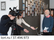 Писатель Владимир Николаевич Крупин даёт интервью телевидению (2022 год). Редакционное фото, фотограф Дмитрий Неумоин / Фотобанк Лори