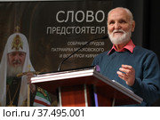 Писатель Владимир Николаевич Крупин. Прозаик, публицист, редактор, педагог на встрече со школьниками. (2022 год). Редакционное фото, фотограф Дмитрий Неумоин / Фотобанк Лори