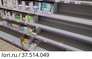 Москва, март 2022. Пустые полки в продуктовом магазине. Временные перебои с поставкой товаров. Редакционное видео, видеограф Мила Демидова / Фотобанк Лори