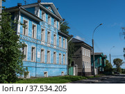 Деревянное зодчество. Дом Актера имени А.В. Семенова. Вологда (2019 год). Редакционное фото, фотограф Дымов Игорь / Фотобанк Лори