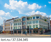 Торговый комплекс ГУМ. Казань. Республика Татарстан. Россия (2021 год). Редакционное фото, фотограф E. O. / Фотобанк Лори