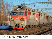 Электровоз ВЛ-80С крупным планом солнечным мартовским днем (2022 год). Редакционное фото, фотограф Виктор Карасев / Фотобанк Лори