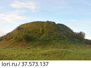 Burial mound- the place, as a legend says, where is the Prophetic Oleg Funeral (2015 год). Стоковое фото, фотограф Алексей Кокоулин / Фотобанк Лори