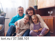 Portrait of little girls with grandparents at home. Стоковое фото, фотограф Дарья Трофимова / Фотобанк Лори