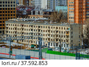 Москва, улица Ивана Франко, дом 18 корпус 1, снос 5-этажного жилого дома по программе реновации (2022 год). Стоковое фото, фотограф glokaya_kuzdra / Фотобанк Лори