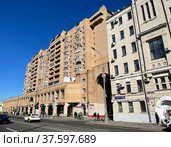 Улица Долгоруковская в Москве весной в ясную погоду (2022 год). Редакционное фото, фотограф Овчинникова Ирина / Фотобанк Лори