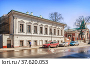 Старинная купеческая усадьба купца Королева на улице Бахрушина, Москва (2022 год). Стоковое фото, фотограф Baturina Yuliya / Фотобанк Лори