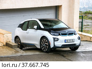 BMW i3 (2021 год). Редакционное фото, фотограф Art Konovalov / Фотобанк Лори
