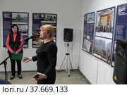 Заместитель Главы Администрации Городского округа Балашиха Татевосян Лилия Набиулловна на открытие выставки "НАТО Хроника жестокости" в Балашихинской картинной галерее (2022 год). Редакционное фото, фотограф Дмитрий Неумоин / Фотобанк Лори