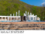 Fountain in the form of mugs in the resort park in Zheleznovodsk, Stavropol Territory, Russia - May 1, 2021. Редакционное фото, фотограф Наталия Попова / Фотобанк Лори
