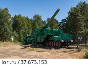 Артиллерийский транспортер ТМ-3-12 с 305-мм пушкой с броненосца «Император Александр III». Форт «Красная Горка». Поселок Форт Красная Горка, Ломоносовский район, Ленинградская область. Россия (2021 год). Редакционное фото, фотограф Дымов Игорь / Фотобанк Лори