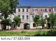 Вышний Волочек. Ванчакова линия, дома 25 и 27 (2018 год). Редакционное фото, фотограф Илюхина Наталья / Фотобанк Лори