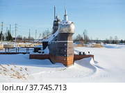 Старая советская подводная лодка Б-440 солнечным февральским днем. Музей в городе Вытегра, Вологодская область (2021 год). Редакционное фото, фотограф Виктор Карасев / Фотобанк Лори