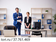 Two colleagues working in the office. Стоковое фото, фотограф Elnur / Фотобанк Лори