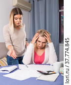 mother and her adult daughter with financial problems. Стоковое фото, фотограф Яков Филимонов / Фотобанк Лори