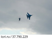 Авиационная группа высшего пилотажа "Русские витязи" в небе на Международном авиационно-космическом салоне МАКС-2021 в Жуковском, Россия. Редакционное фото, фотограф Free Wind / Фотобанк Лори