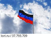 Flag of the self-proclaimed Donets People's Republic (DPR or DNR) (2022 год). Стоковое фото, фотограф Роман Самохин / Фотобанк Лори