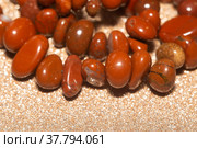Red jasper irregular beads (2021 год). Редакционное фото, фотограф Анна Павлова / Фотобанк Лори