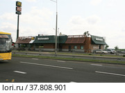 МакДональдс, McDonald's, Минск, Беларусь (2021 год). Редакционное фото, фотограф Марина Шатерова / Фотобанк Лори